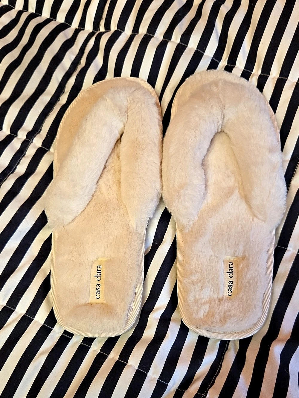 Casa Clara Plush Open-Toe Slippers in Cream
